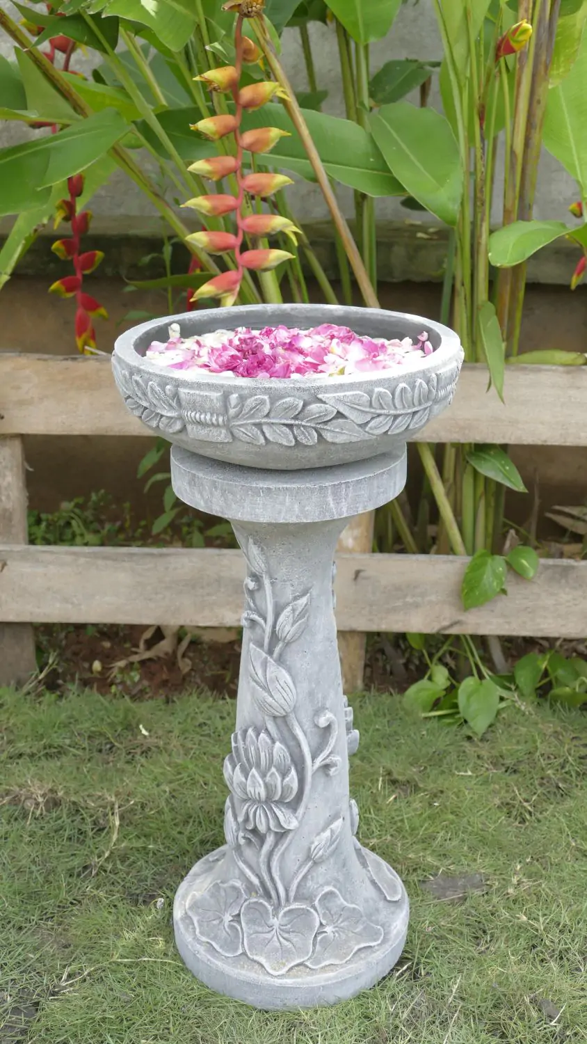  Product image 2 of the product “Medan - Bowl with leaf motive, Ø 29 cm | cast stone ”